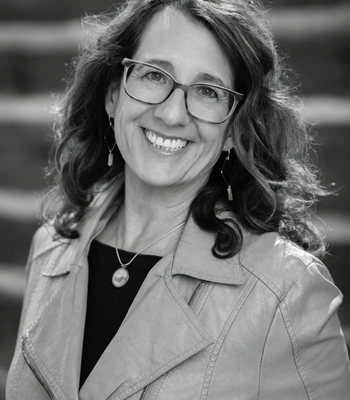 Portrait of Dina Sanchez, Broker / Partner.